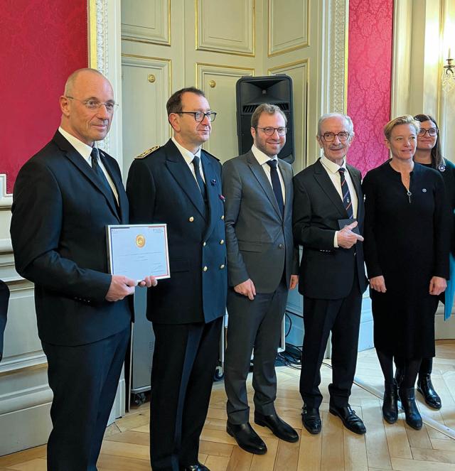 Un ministre remet une médaille d’or de l’ONaCVG à Annecy